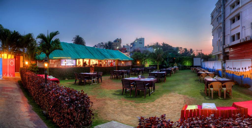 Hotel By The Way Mysore Exterior foto