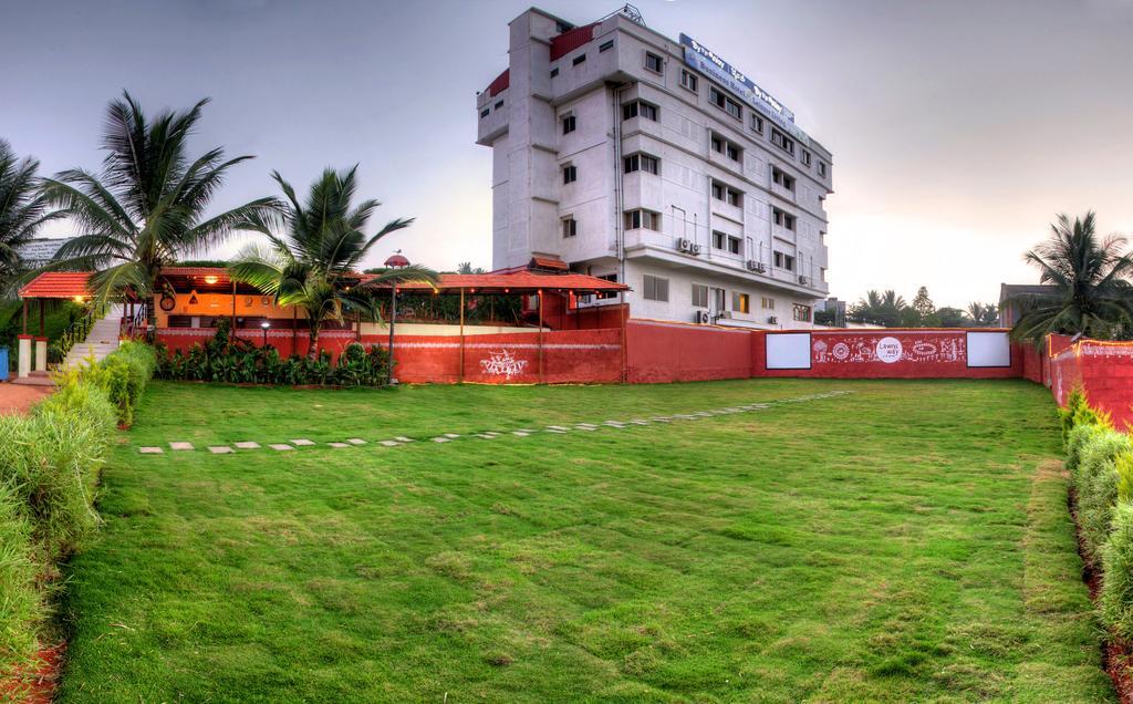 Hotel By The Way Mysore Habitación foto