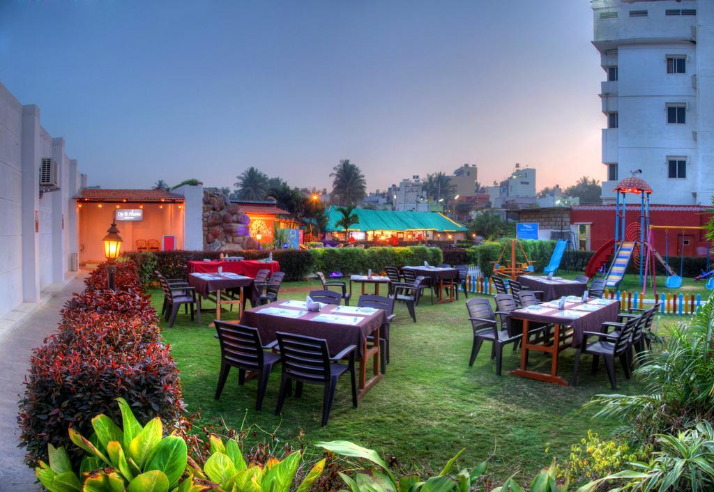 Hotel By The Way Mysore Exterior foto